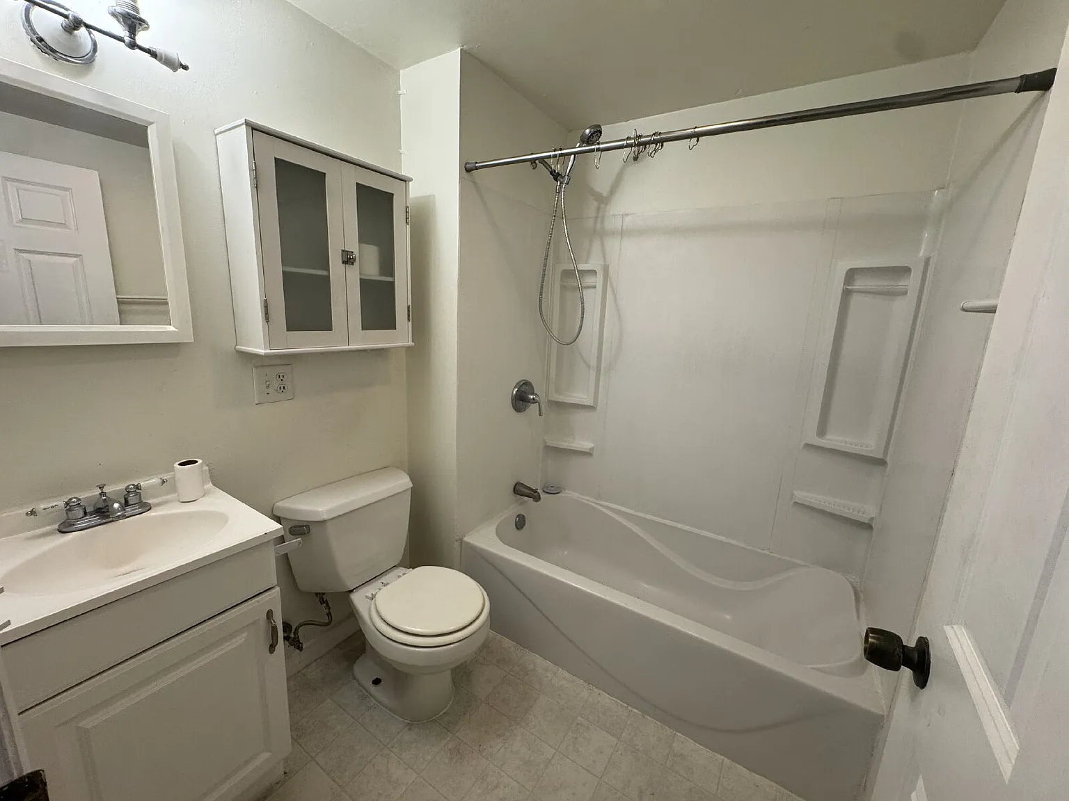 1 bed, 1.0 bath, $950 — Photo 4