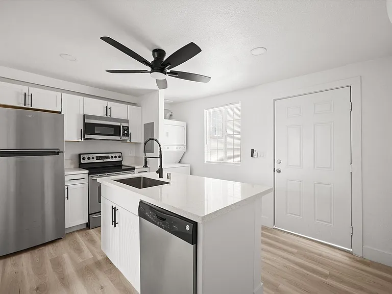 623 N 10th St — Photo 3