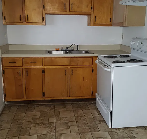 6241 Alexander St — Photo 3