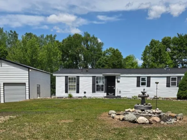 475 Tyler Rd, Wayland, MI 49348