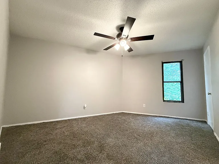 205 W Woodruff — Photo 11