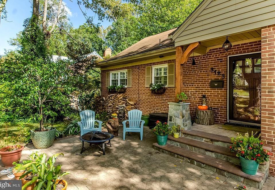 1st image of 3123 Valley Ln