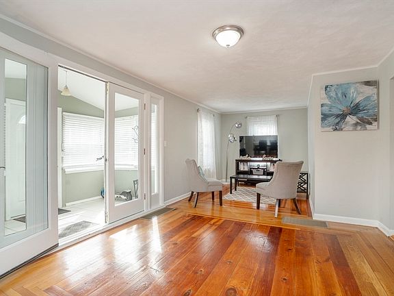 4th image of 3 Winnegance Ave