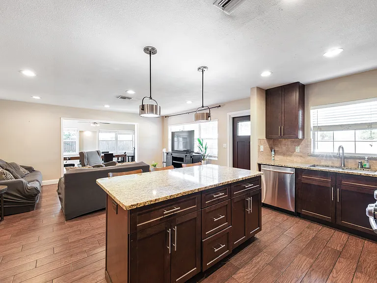 1211 Robin Rd — Photo 6