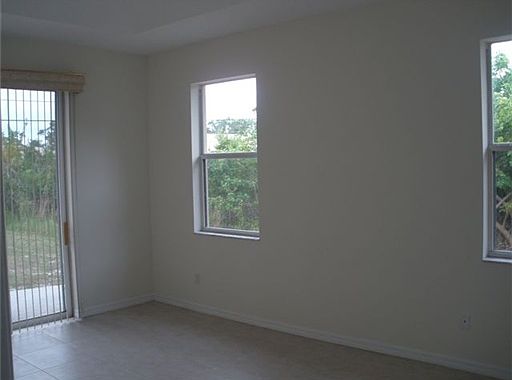 4th image of 1261 SW Santiago