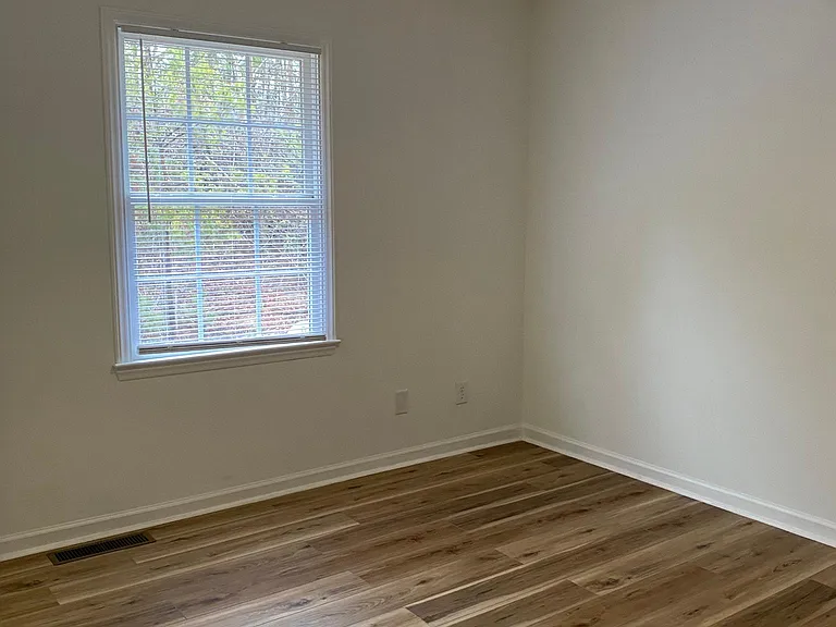 750 Woodbriar Trl #4 — Photo 6