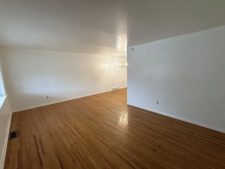 8835 Roosevelt Blvd — Photo 16