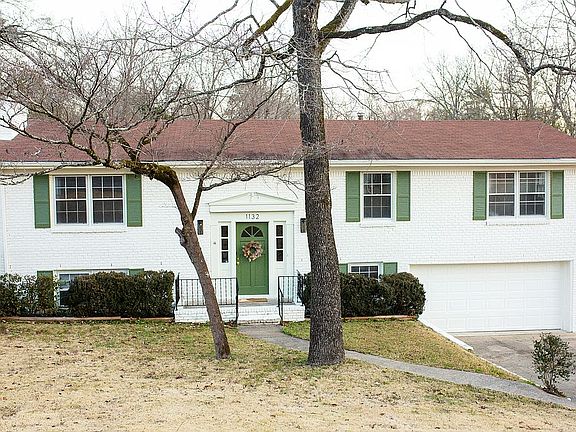 3rd image of 1132 Empire Ln