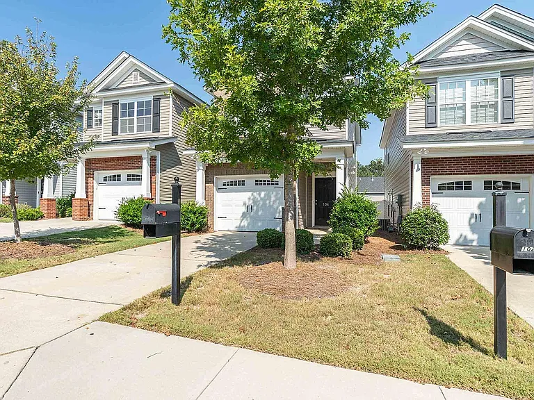 104 Saluda Springs Ct — Photo 2