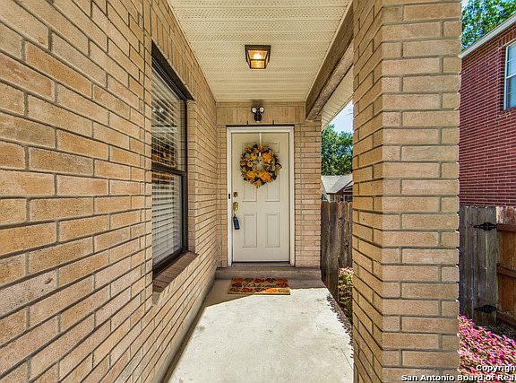 2nd image of 1551 Jasmine Dr