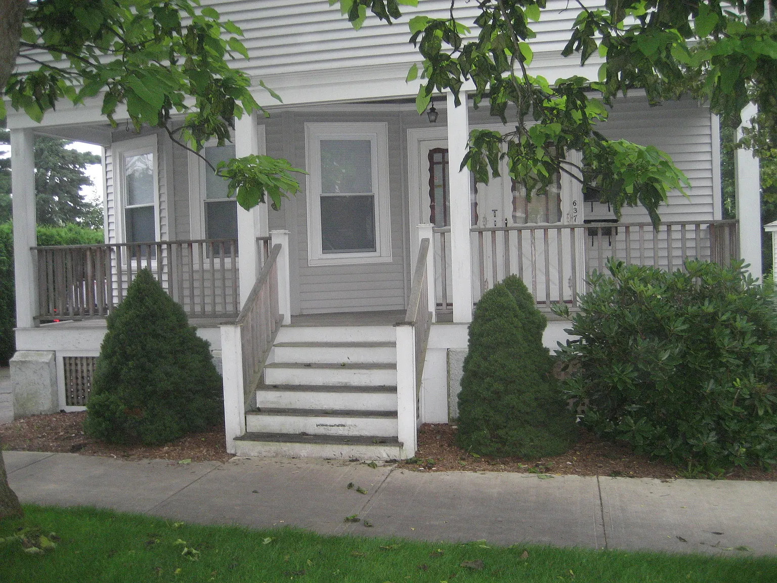 3 bed, 1100 sqft, $2,100 — Photo 2