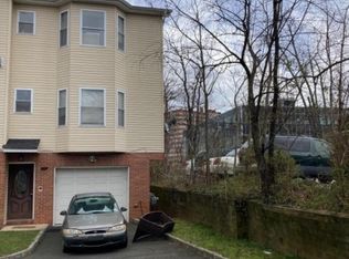 98 Hillyer St #6F, Orange, NJ 07050