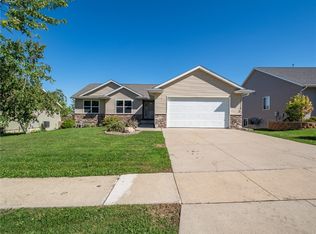 5712 Mayfair St SW, Cedar Rapids, IA 52404