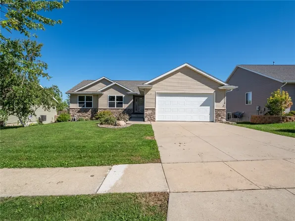 5712 Mayfair St SW, Cedar Rapids, IA 52404