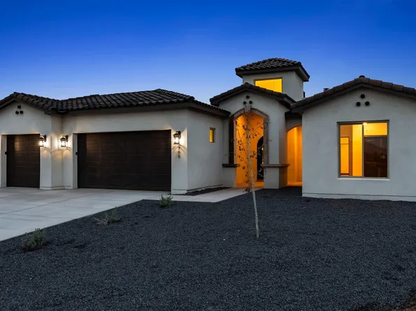 705 4th St NE, Rio Rancho, NM 87124