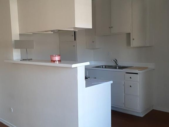 2nd image of 136 E Avenue St #7