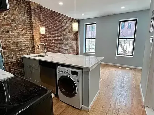 299 Hancock St #1C, Brooklyn, NY 11216