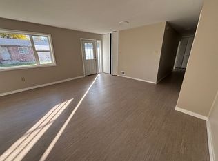 1421 Vandenberg Cir, Sergeant Bluff, IA 51054