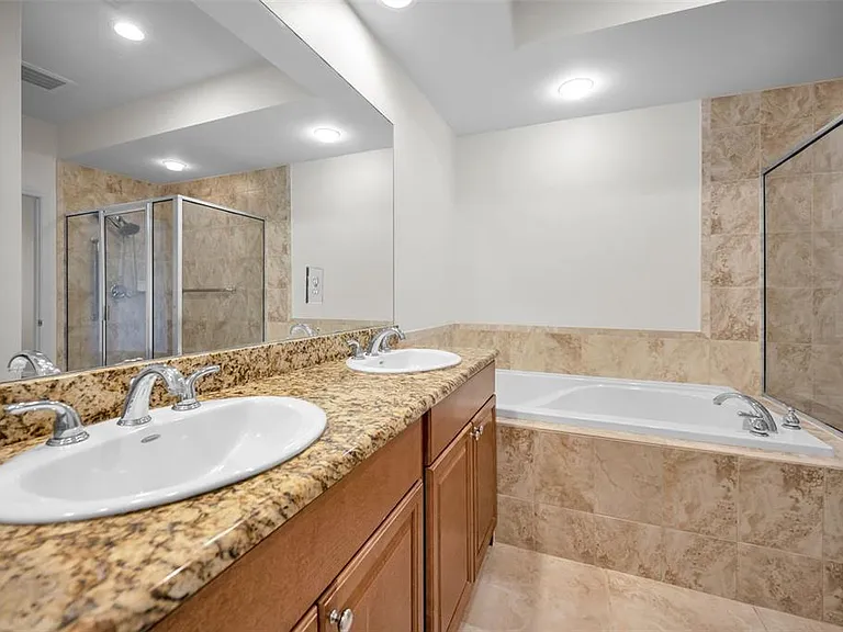 606 Wells Ct #202 — Photo 32