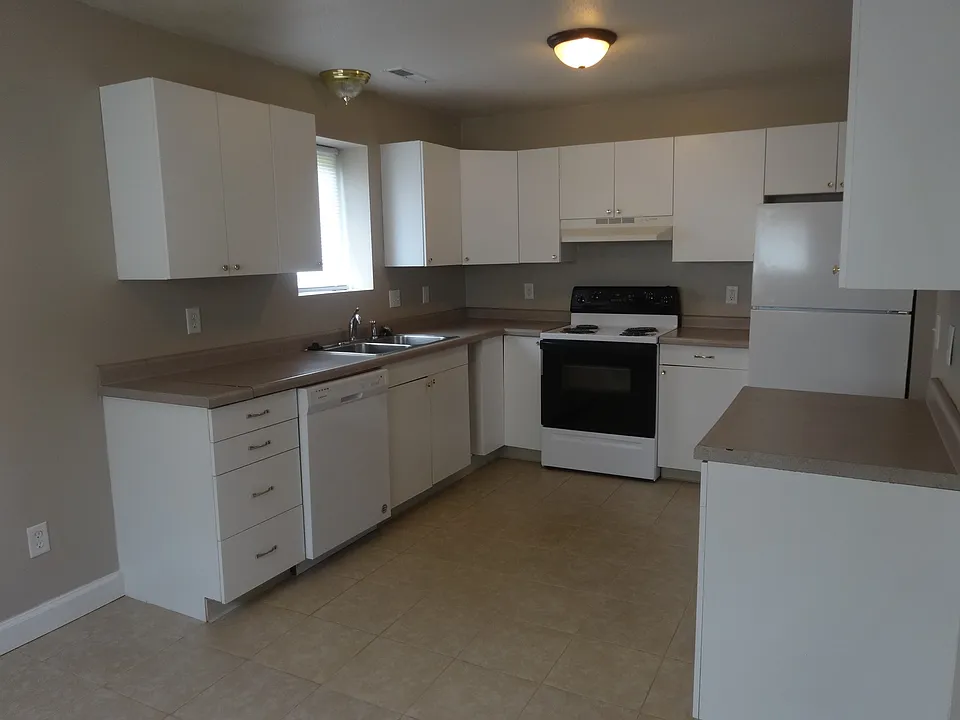 1305 Roosevelt St #2