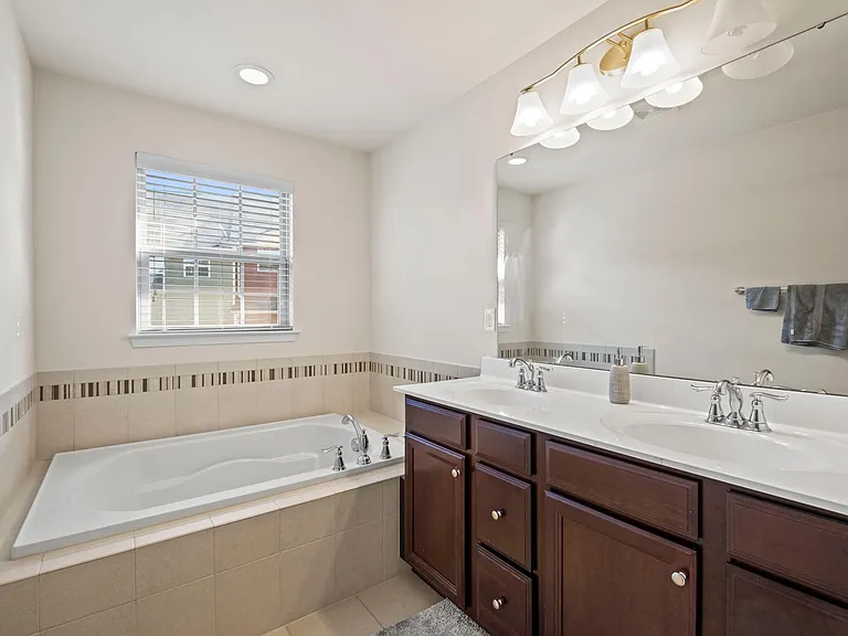 2435 Alyssa Ln — Photo 13
