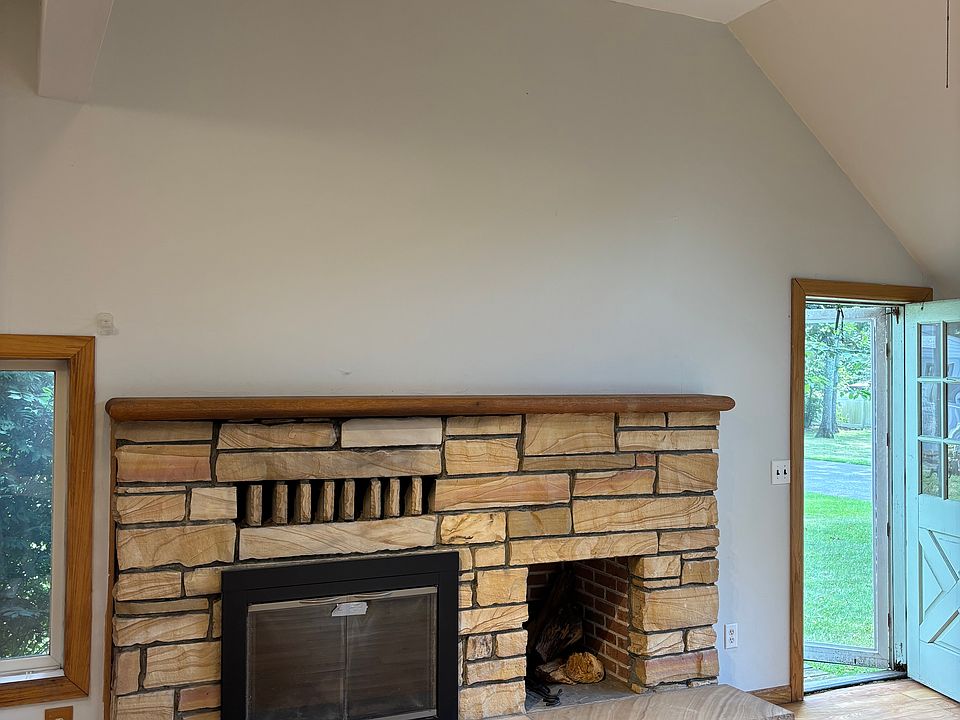 1st image of 83 Hempstead Ave #2