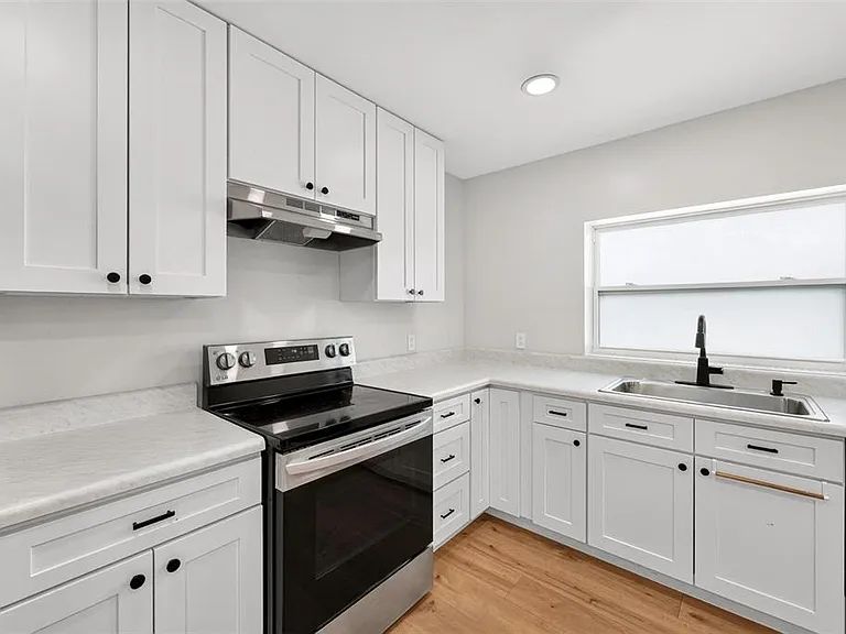1099 Grove Ave — Photo 7