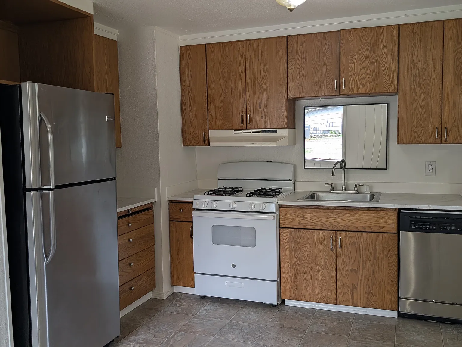 3 bed, 986 sqft, $1,800 — Photo 4