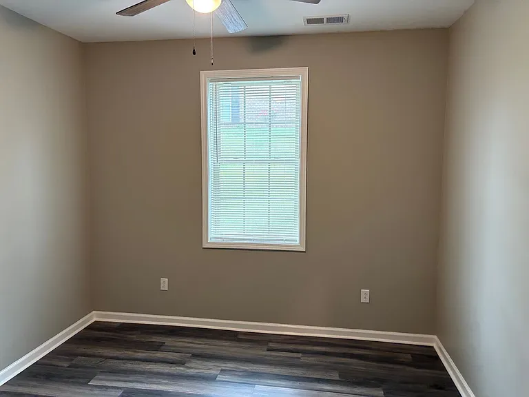 236 Calumet Dr — Photo 10