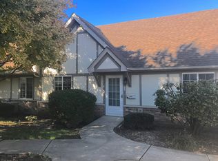 1884 Willow Circle Dr, Crest Hill, IL 60403