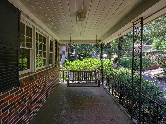 4th image of 429 Windsor Dr