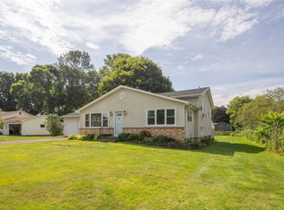 13 Stockton Ln, Rochester, NY 14625