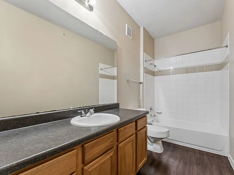 Point Royale Apartments — Photo 10
