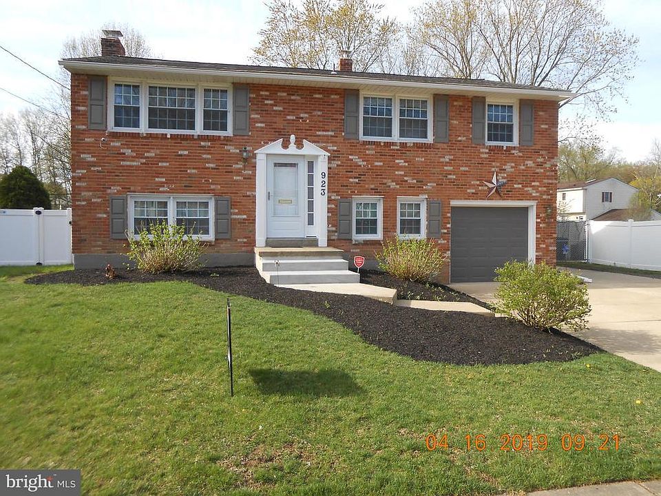 1st image of 923 Rockmoss Ave