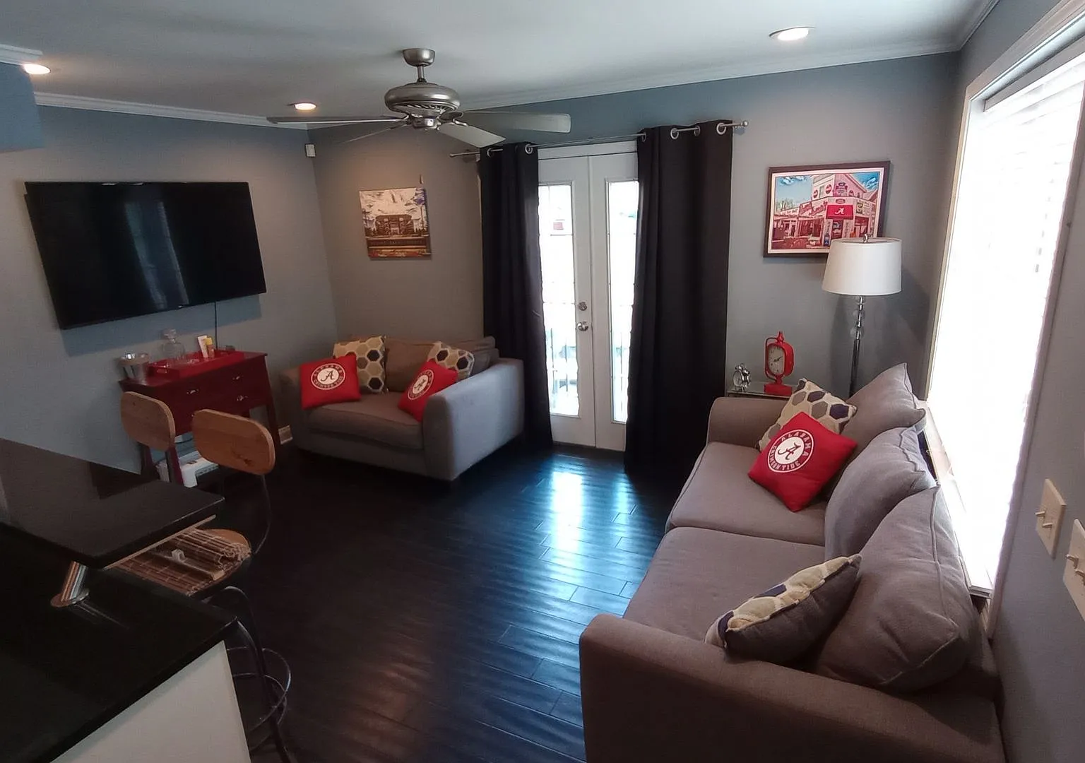 Furnished 1 Bedroom Condo on Campus — Photo 4