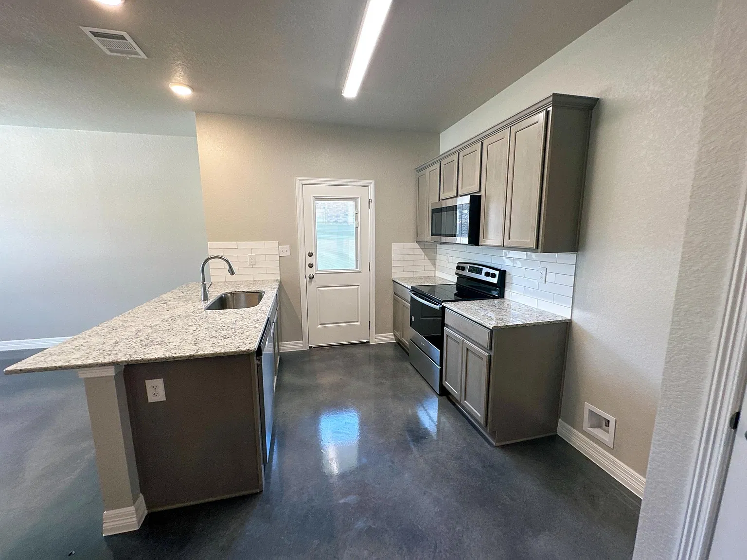 3 bed, 1332 sqft, $1,350 — Photo 3