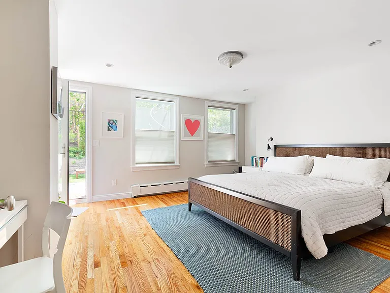 439 Henry St #1C — Photo 6