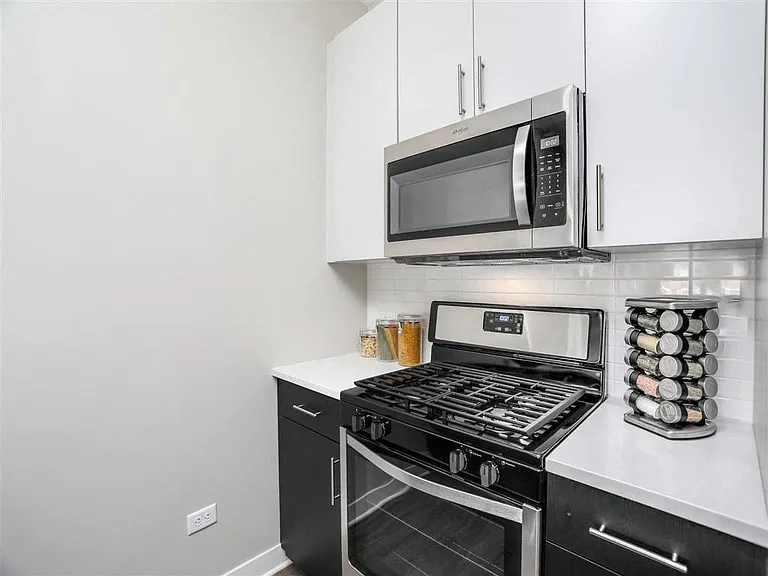 Phase I (1200 Broadway) Model Kitchen