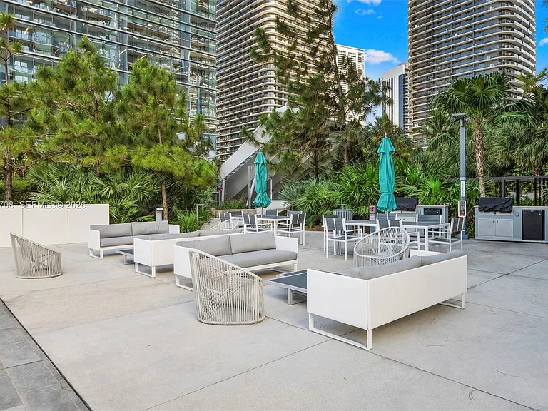 88 SW 7th St #809 — Photo 32