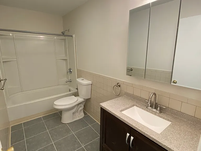 2 Hine Pl #4A — Photo 12
