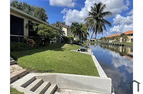 627 SW 47th Ter Photo 1