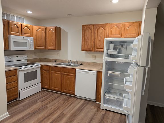 4th image of 207 W Nicholas Dr Unit D