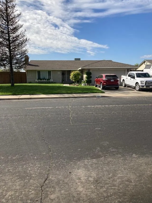2512 Glasgow Dr photo 1