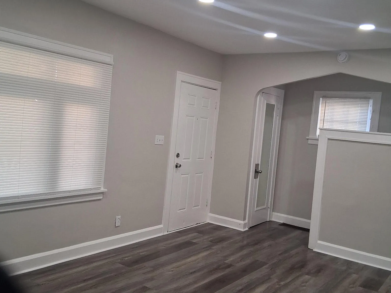 5 bed, 1.5 bath, 1465 sqft, $1,900 — Photo 2