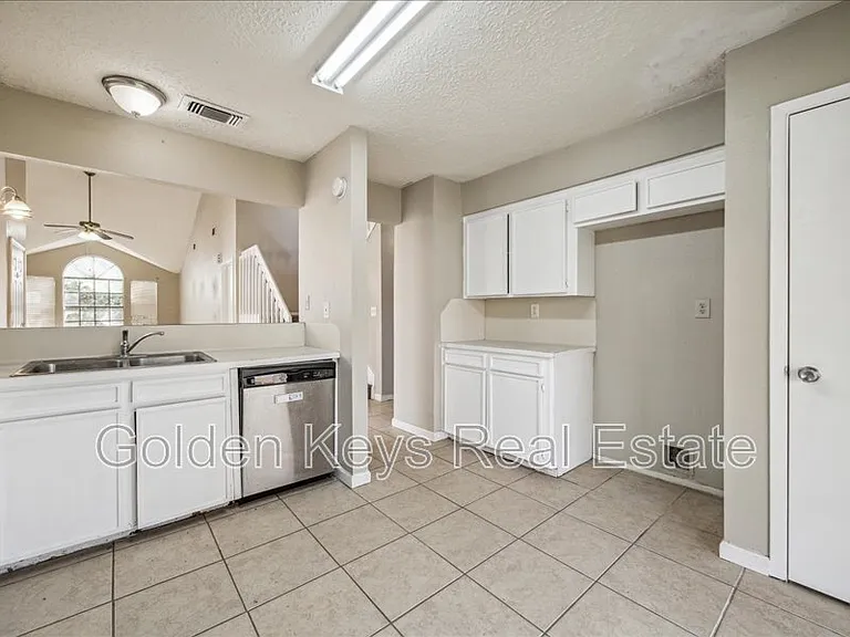 10743 Staghill Dr — Photo 6