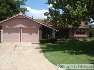 1021 W Peebly Dr, Midwest City, OK 73110