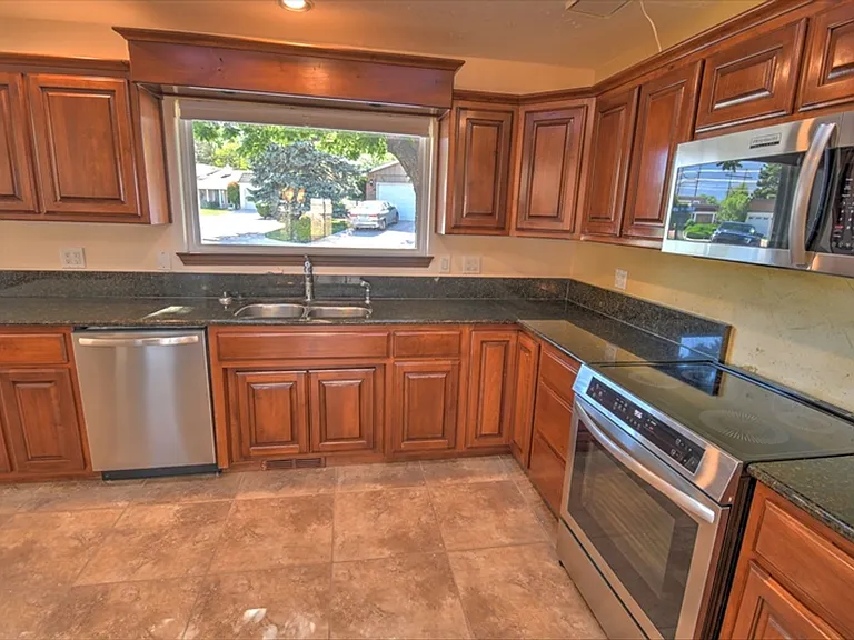 9010 Flushing Meadows Dr NE — Photo 5