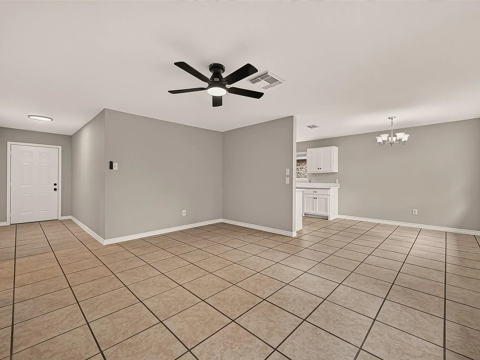 3 bed, 2.0 bath, 1160 sqft, $1,650 — Photo 3