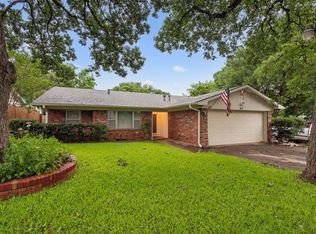 817 Henson Dr, Hurst, TX 76053