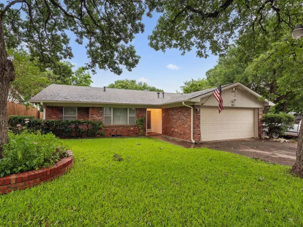 817 Henson Dr, Hurst, TX 76053